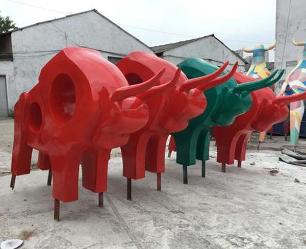 蕪湖砂巖雕塑廠家的雕塑作品在藝術(shù)創(chuàng)作中的材料與技法選擇有哪些？